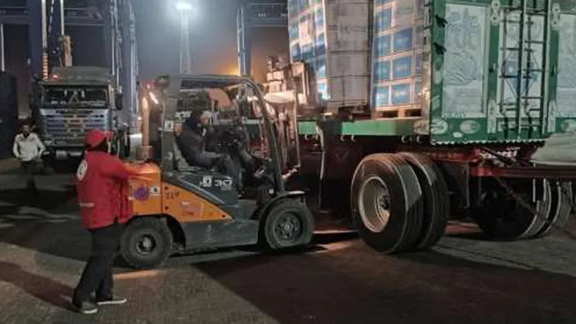 الهلال الأحمر المصري: اصطفاف شاحنات المساعدات في معبر رفح مشهد تاريخي
| يلا شوت
