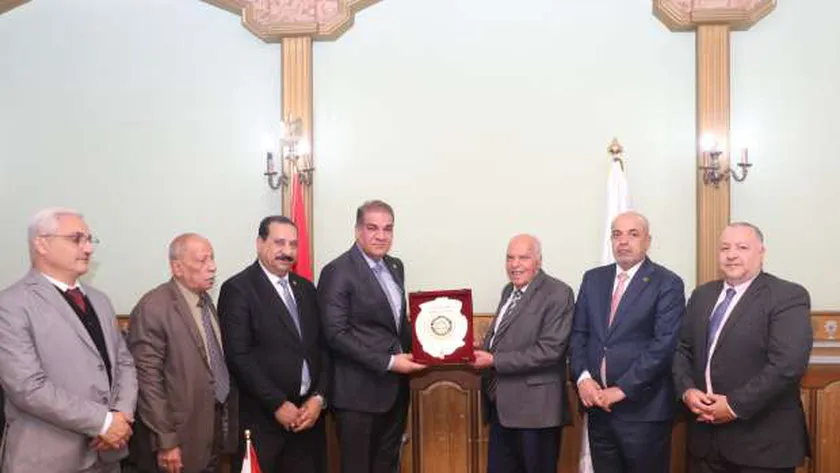 نقيب المعلمين يستقبل وفدا عراقيا لبحث سبل التعاون المشترك
| يلا شوت