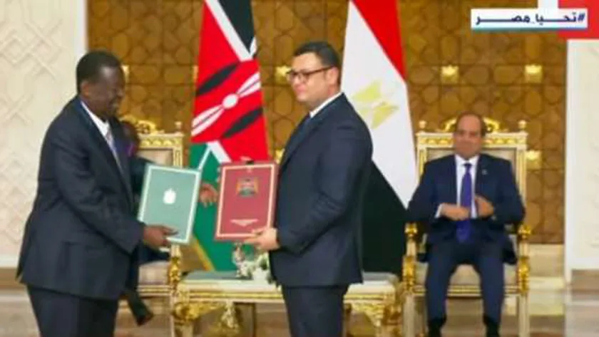الرئيس السيسي يشهد توقيع مذكرات تعاون مع كينيا في الاستثمار والإسكان وتطوير المواني
| يلا شوت