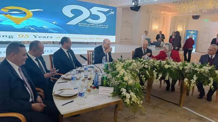 وزبر الطيران المدني: خطة طموحة لمضاعفة أسطول طائرات مصر للطيران
| يلا شوت