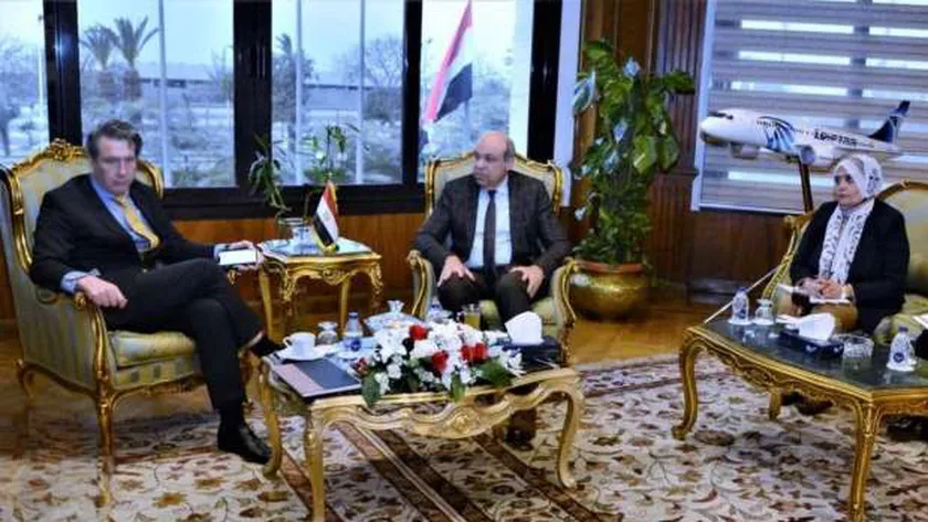 وزير الطيران لرئيس البنك الأوروبي: نعمل على خلق بيئة جاذبة للاستثمار
| يلا شوت