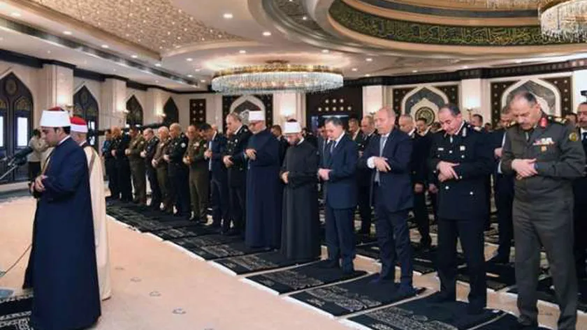 وزيرا الداخلية والأوقاف يؤديان صلاة الجمعة بمسجد الشرطة في القاهرة الجديدة
| يلا شوت