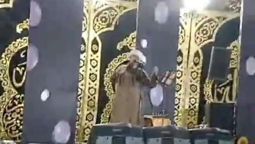 محمود التهامي يشعل حماس المريدين في الليلة الختامية بمولد السيدة زينب
| يلا شوت