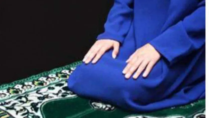 «الإفتاء» تحسم جدل وجوب لبس المرأة الجورب عند الصلاة
| يلا شوت