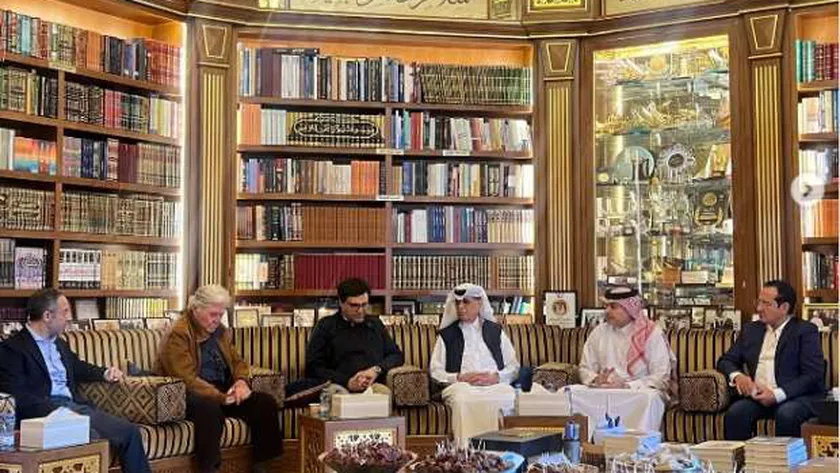 حمد الكواري يشكر وزير الثقافة وحسين فهمي على تعزيتهما له في وفاة ابنه تميم
| يلا شوت