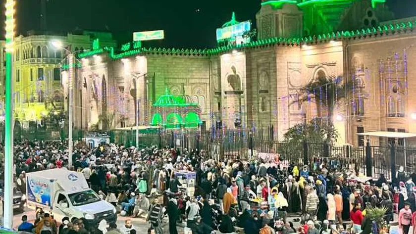حمص وحلاوة وشربات في حب «رئيسة الديوان».. الليلة الختامية لمولد السيدة زينب
| يلا شوت