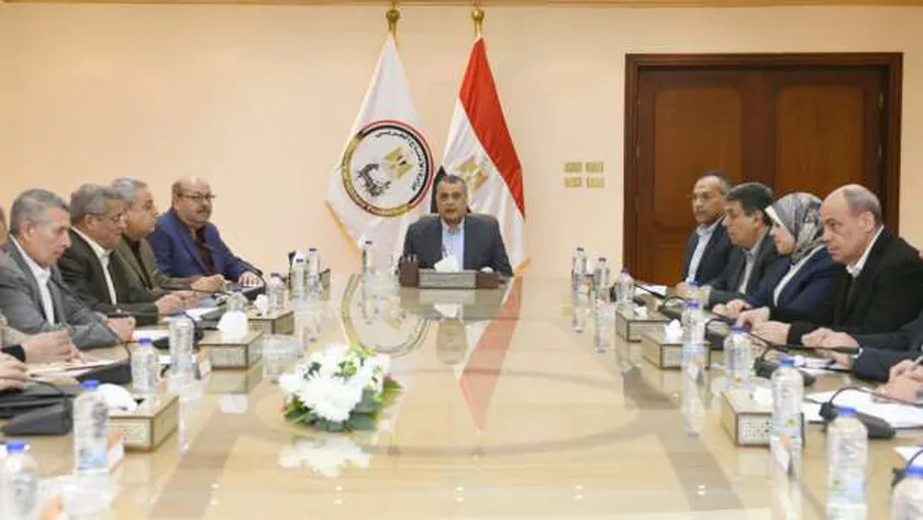 وزير الإنتاج الحربي يناقش الخطط المستقبلية لشركات ومصانع الوزارة
| يلا شوت