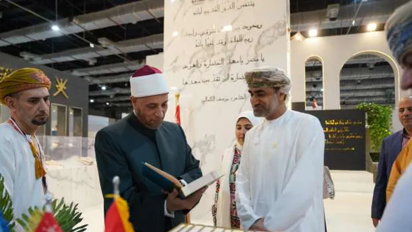 عضو لجنة «الدعوة الإسلامية» في الأزهر يزور جناح عمان في معرض الكتاب
| يلا شوت