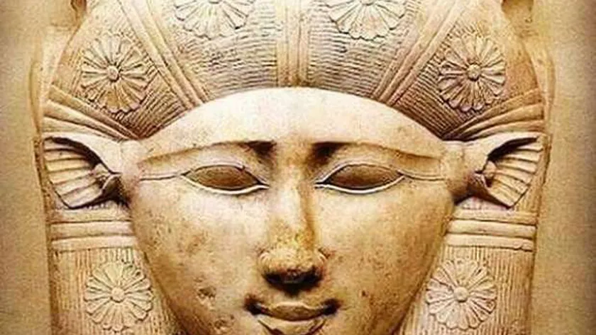 خبير آثار: الفراعنة دونوا قصص حبهم على ورق البردي وجدران المعابد
| يلا شوت