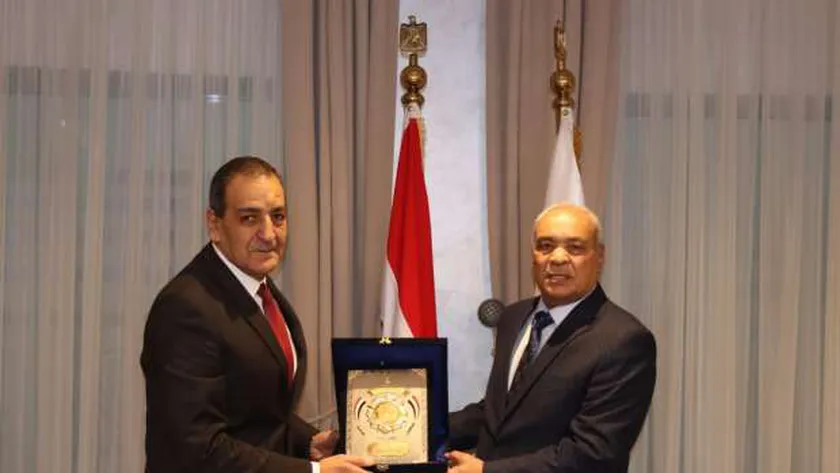 الأول من نوعه بالشرق الأوسط.. رئيس النيابة الإدارية يتفقد مجمع الإصدارات المؤمنة
| يلا شوت