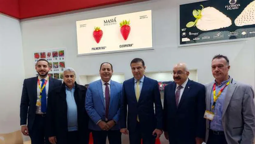 وزير الزراعة يبحث إنشاء مركز تميز ومعامل أنسجة للإنتاج المباشر في مصر
| يلا شوت