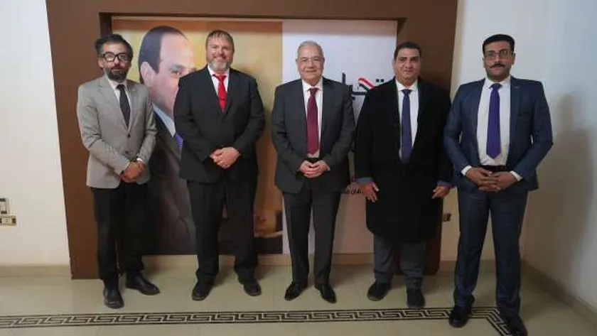 «المصريين الأحرار» يستقبل المستشار السياسي في سفارة الولايات المتحدة بالقاهرة
| يلا شوت