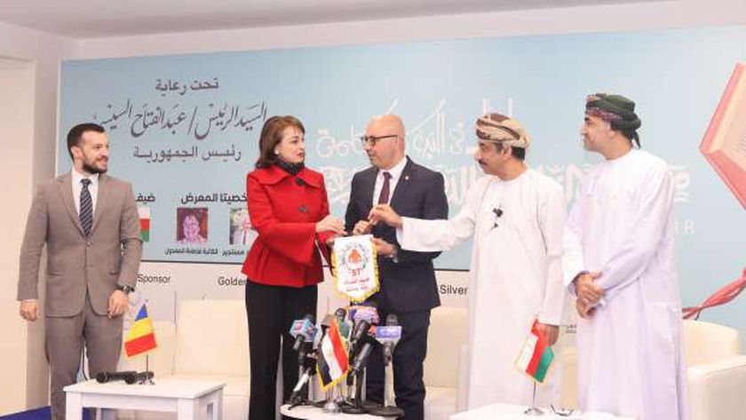 سفير عمان: معرض الكتاب يجسد روح التواصل الحضاري والمعرفي للشعوب
| يلا شوت