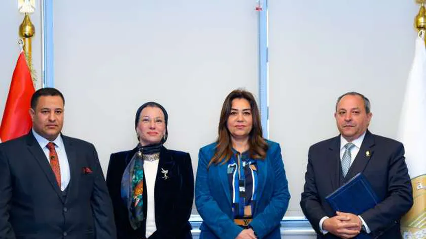 «البيئة» و«التنمية المحلية» توقعان مع شركة مصرية عقد لجمع المخلفات في بورسعيد
| يلا شوت