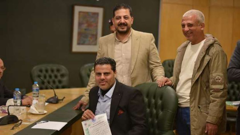 الكاتب الصحفي خالد حسين يتقدم بأوراق ترشحه لعضوية مجلس نقابة الصحفيين
| يلا شوت