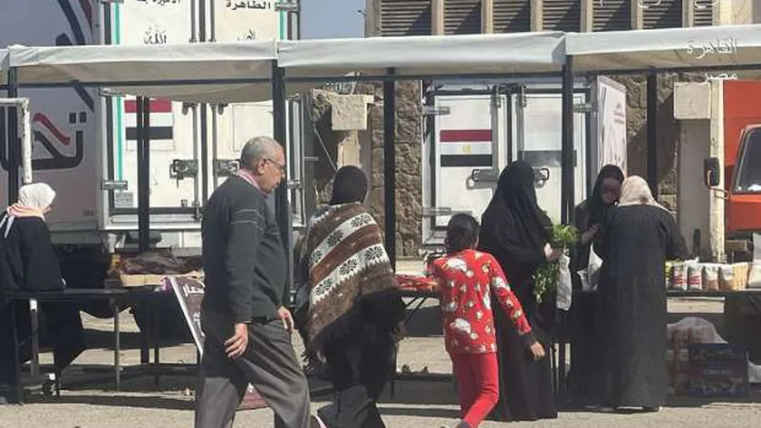 إقبال على سوق اليوم الواحد بمدينة نصر بالقاهرة.. مستمر حتى الخامسة مساء
| يلا شوت
