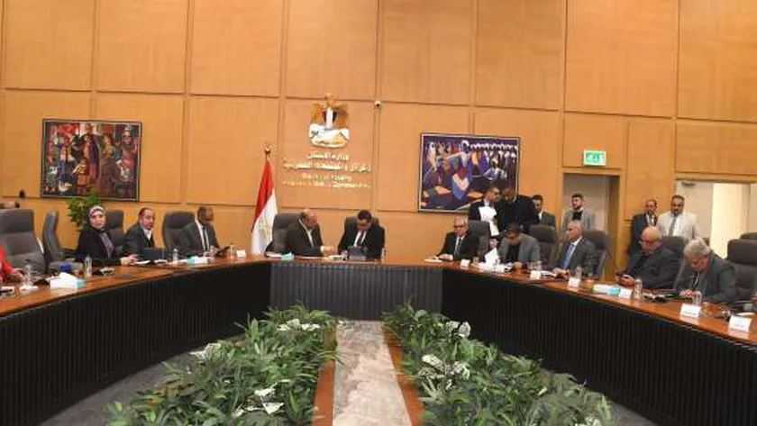 وزير الإسكان يلتقي عددا من أعضاء مجلسي النواب والشيوخ لسماع مطالبهم
| يلا شوت