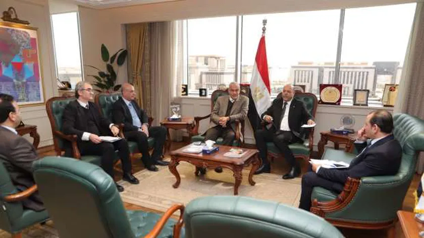 وزير العمل يلتقي رئيس مجموعة العربي لتفعيل التعاون في الملفات المشتركة
| يلا شوت