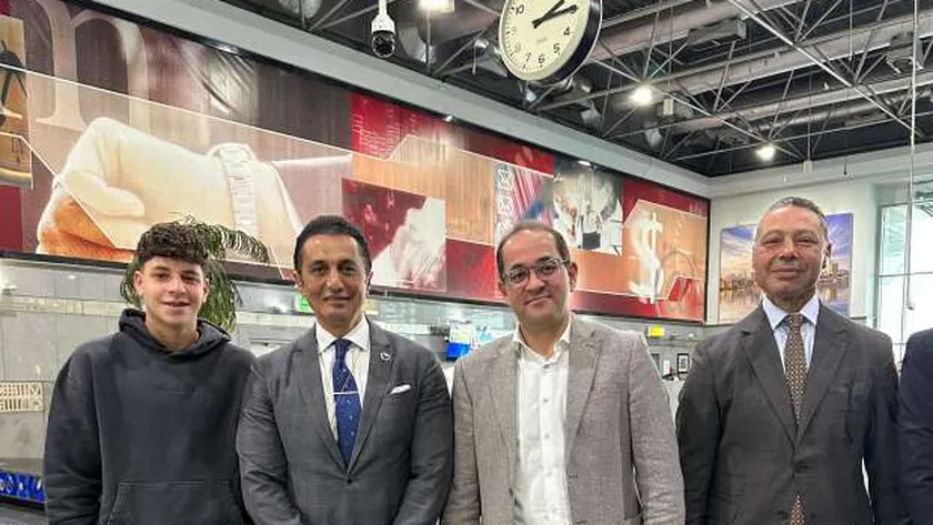 مطار القاهرة يستقبل بعثة الأهلي عقب انتهاء الاحتفالية التاريخية بالأقصر
| يلا شوت