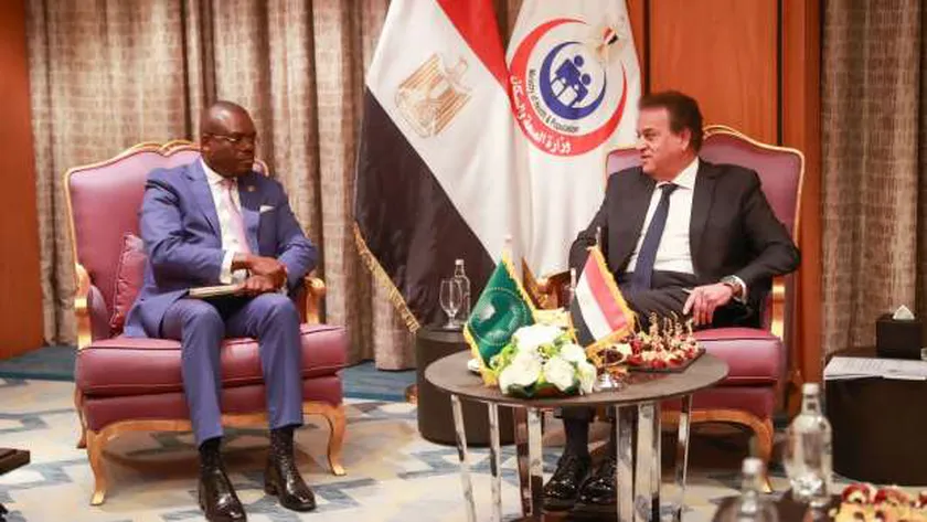 وزير الصحة يبحث مع «الإفريقي لمكافحة الأمراض» توطين صناعة الأدوية
                                     | يلا شوت