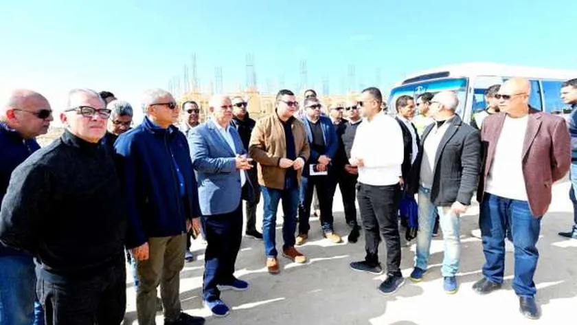 وزير الإسكان يتفقد مشروعات الطرق والوحدات والبحيرات بمارينا الساحل الشمالي
| يلا شوت